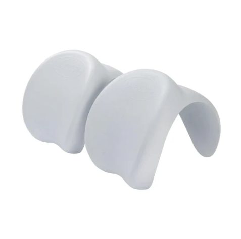 Bestway®, líder en spas inflables portátiles, destaca por su confiabilidad, innovación y estilo, ofreciendo estampados atemporales y el sistema de masaje AirJet™ de 140 jets que libera aire caliente para un relajante masaje de burbujas. Fabricados con materiales DuraPlus™ ultrarresistentes para mayor estabilidad, estos spas incluyen el sistema Freeze Shield™ para evitar la congelación, temporizador programable de calefacción de hasta 40 días, dispensador ChemConnect™ para un nivel constante de cloro y sistema de filtración integrado accesible desde el interior. Su diseño exterior de ratán y mosaico interior, junto con una cubierta reforzada con clips de seguridad, completan su función. Capacidad: 4-6 adultos Capacidad de agua (80%): 916 L (242 gal.) Tamaño inflado: 1,96 mx 71 cm (77 "x 28") Tamaño interior: 1,46 m (57") Peso lleno: 954 kg (2103 libras) Flujo de agua real: 1325 L/h (350 gal./h) Sistema de calefacción: Aprox. 1,5-2,0 ˚C/h (3-4 ˚F/h) Máx. Capacidad térmica: 40˚C (104˚F) Peso neto: 34 kg (75 libras) Profundidad máxima del agua: 52 cm (20") Contenido: 1 spa, 1 cubierta de piscina, 1 bomba de spa, 1 dispensador ChemConnect™, cartucho de filtro (VI), kit de reparación, sistema AirJet™ Garantía: 6 meses por defecto de fábrica. Distribuidor oficial Bestway Capacidad: 4-6 adultos Capacidad de agua (80%): 916 L (242 gal.) Tamaño inflado: 1,96 mx 71 cm (77 "x 28") Tamaño interior: 1,46 m (57 ") Peso lleno: 954 kg (2,103 lbs) Flujo de agua real: 1325 L / h (350 gal./h) Sistema de calefacción: Aprox. 1.5-2.0˚C / h (3-4˚F / h) Max. Capacidad térmica: 40˚C (104˚F) Peso neto: 34 kg (75 libras) Profundidad máxima del agua: 52 cm (20 ") Sistema de masaje de burbujas calmante AirJet ™ (140 jets) Las vigas internas y las paredes exteriores de DuraPlus ™ ultrarresistentes ofrecen una estabilidad estructural superior El calentamiento automático Freeze Shield ™ evita que el agua se congele y dañe el spa Programe el calentador del spa con hasta 40 días de anticipación para usarlo en el futuro. El dispensador ChemConnect ™ proporciona un nivel estable de cloro en todo el spa Sistema de calefacción controlado por temporizador que ahorra energía Panel de control digital y bomba de spa con sistema de filtración integrado que incluye portavasos y es accesible desde el interior del spa Estampado de ratán en el exterior con estampado de mosaico en el interior Cubierta reforzada con clips de bloqueo de seguridad. Contenido: 1 spa, 1 cubierta de piscina, 1 bomba de spa, 1 dispensador ChemConnect ™, cartucho de filtro (VI), kit de reparación, sistema AirJet ™